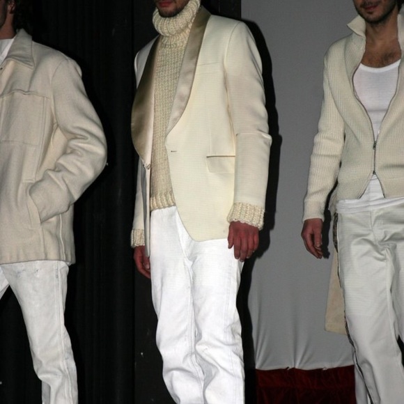 The fabric of the jacket is PimaCott cotton from Italy and has water spots. - Picture 2 of 2